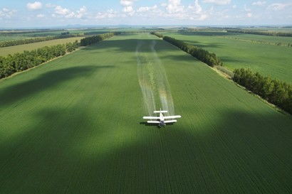 北大荒集團(tuán)二龍山農(nóng)場(chǎng) 一噴多促 促進(jìn)作物豐產(chǎn)